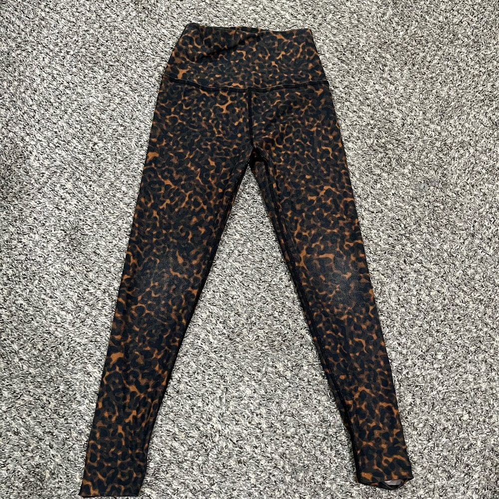 Beyond Yoga Chai Tortoise SoftMark High Waisted Midi Legging